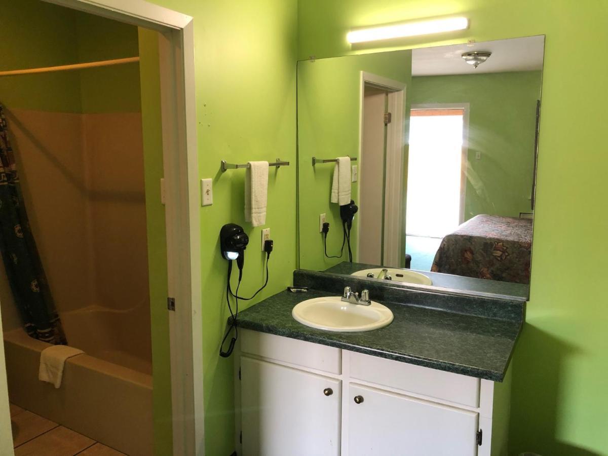 Ranch House Motel 마크스빌 외부 사진
